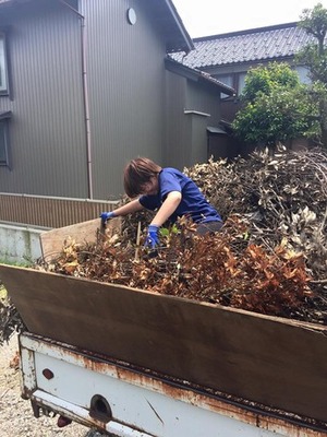 富山県で庭木の伐採や材木処分にお困りなら県内全域即日対応の便利屋お助け本舗富山一番町店